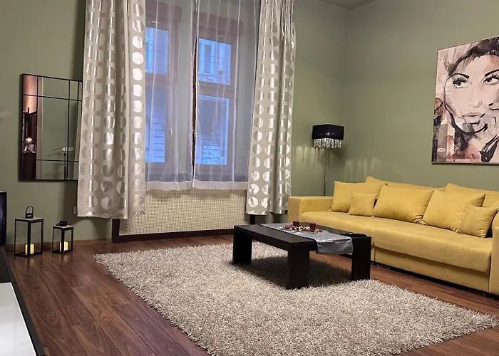 Διαμέρισμα Home, Far Away From