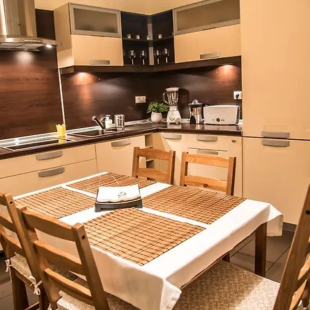 Apartament Home, Far Away From Budapeszt
